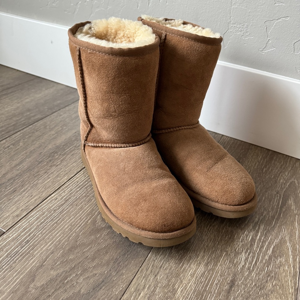 ❌ UGG Brown Shearling Boots